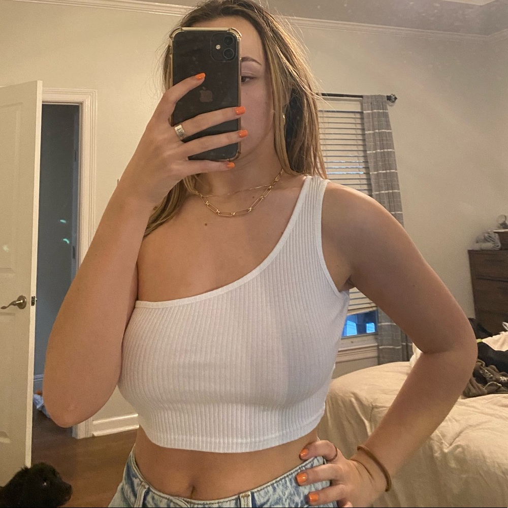 White one shoulder side crop top